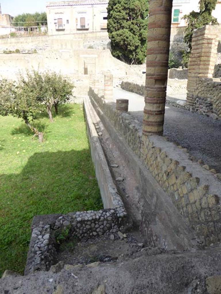III.1 Herculaneum, October 2014. Room 31, looking west along north portico, from near room 34. Photo courtesy of Michael Binns.